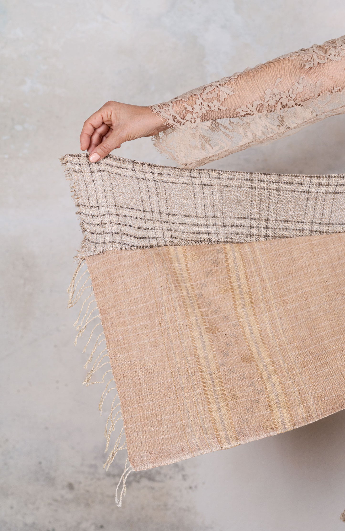 LACE&SCARF V-NECK ENCRUSTED COAT