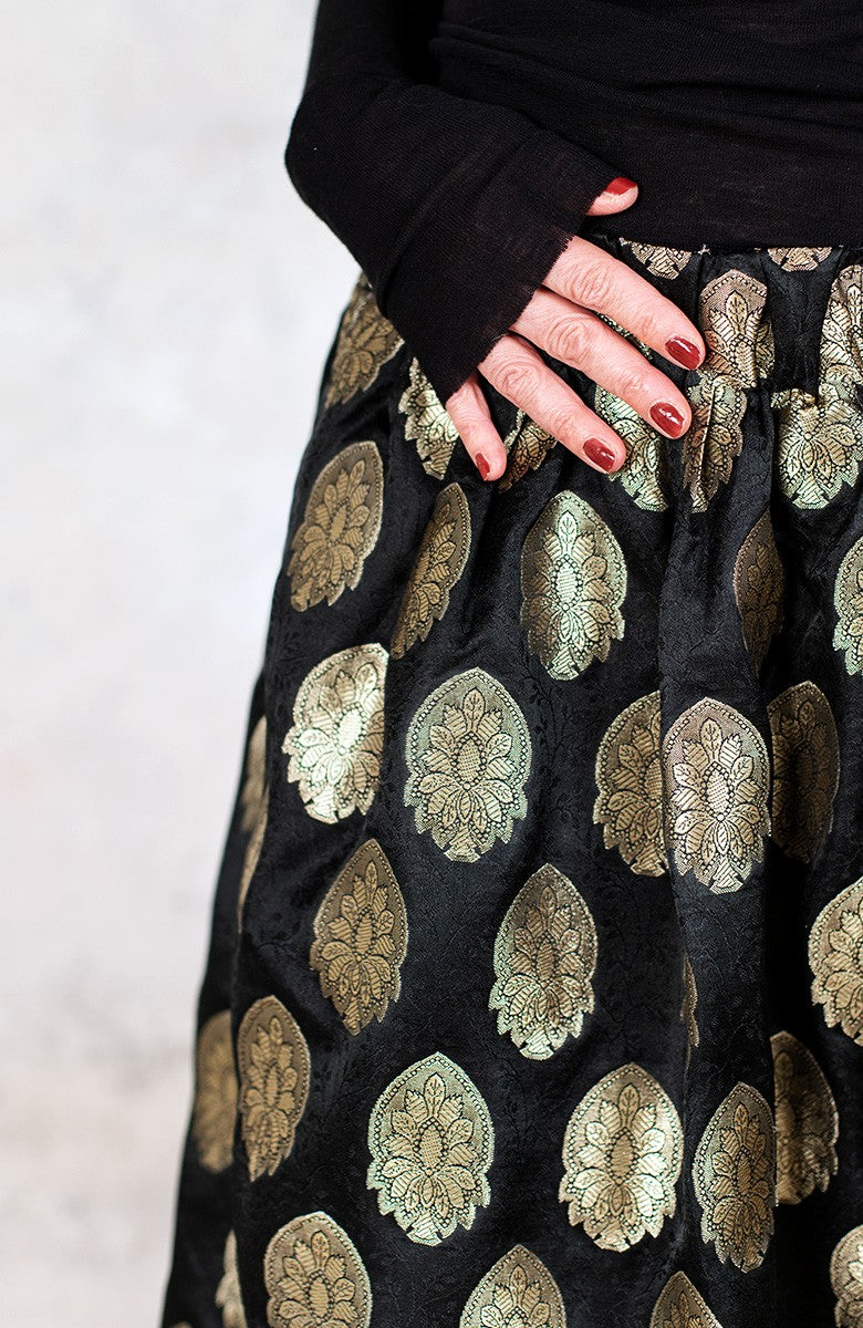BROCADE TRAVEL SKIRT