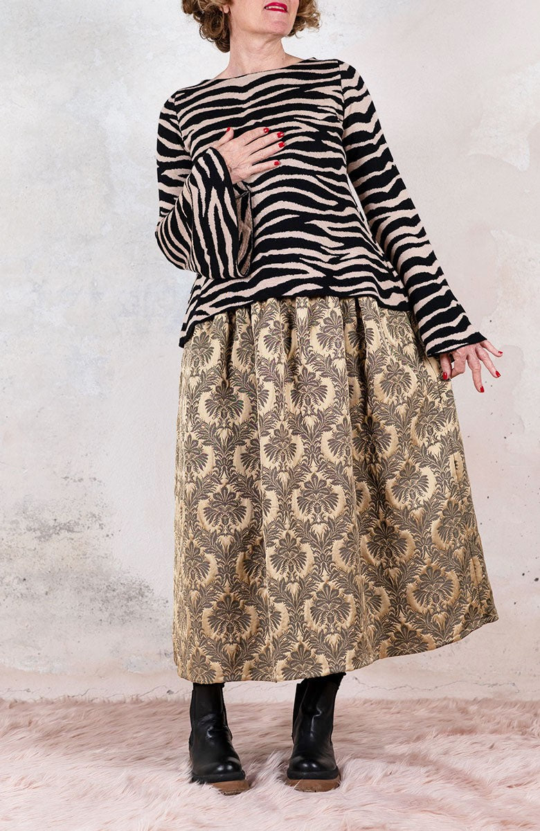 GRAPHIC BROCADE TRAVEL SKIRT