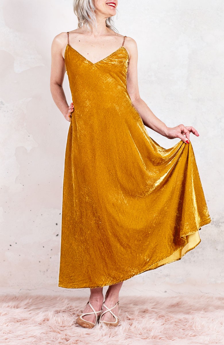 JAPAN HYBRID VELVET PERFECTA DRESS