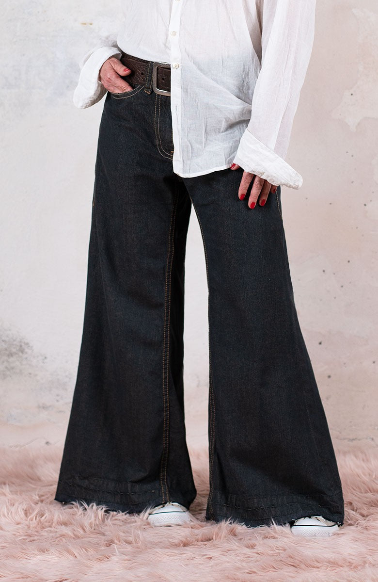 REVOLUTION FIT JEANS