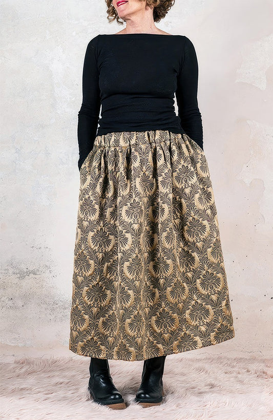 GRAPHIC BROCADE TRAVEL SKIRT