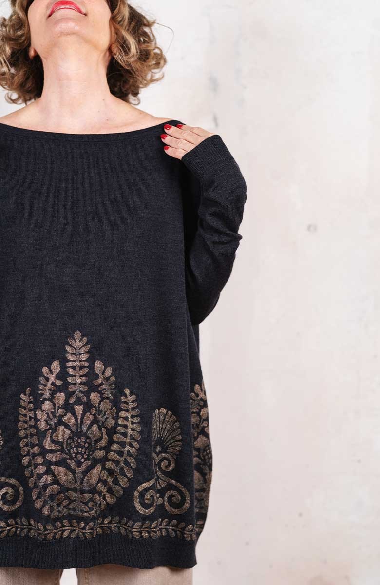 PAINTED OVERAGIO SWEATER