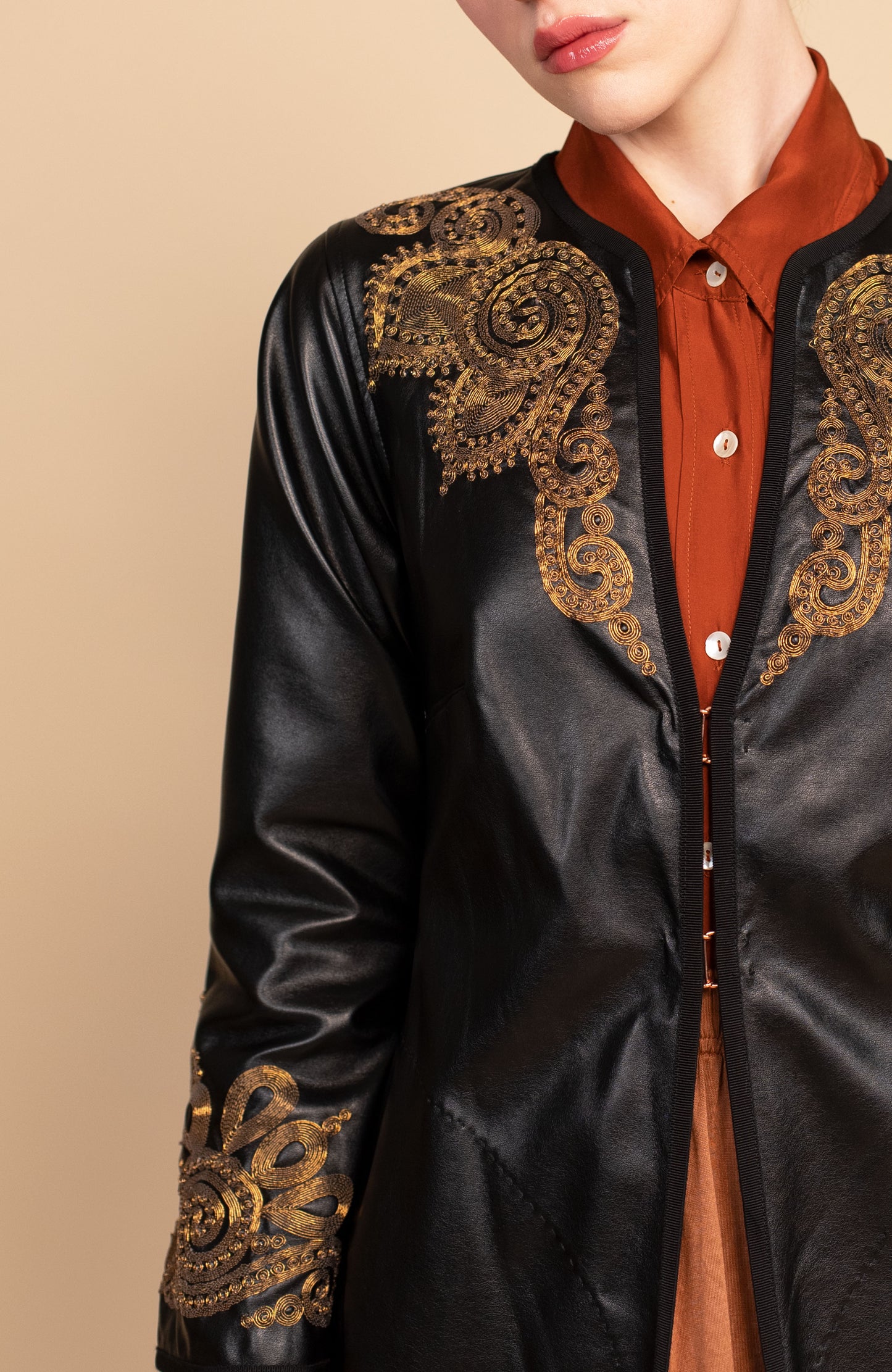 GUSCIO RICAMATO COAT