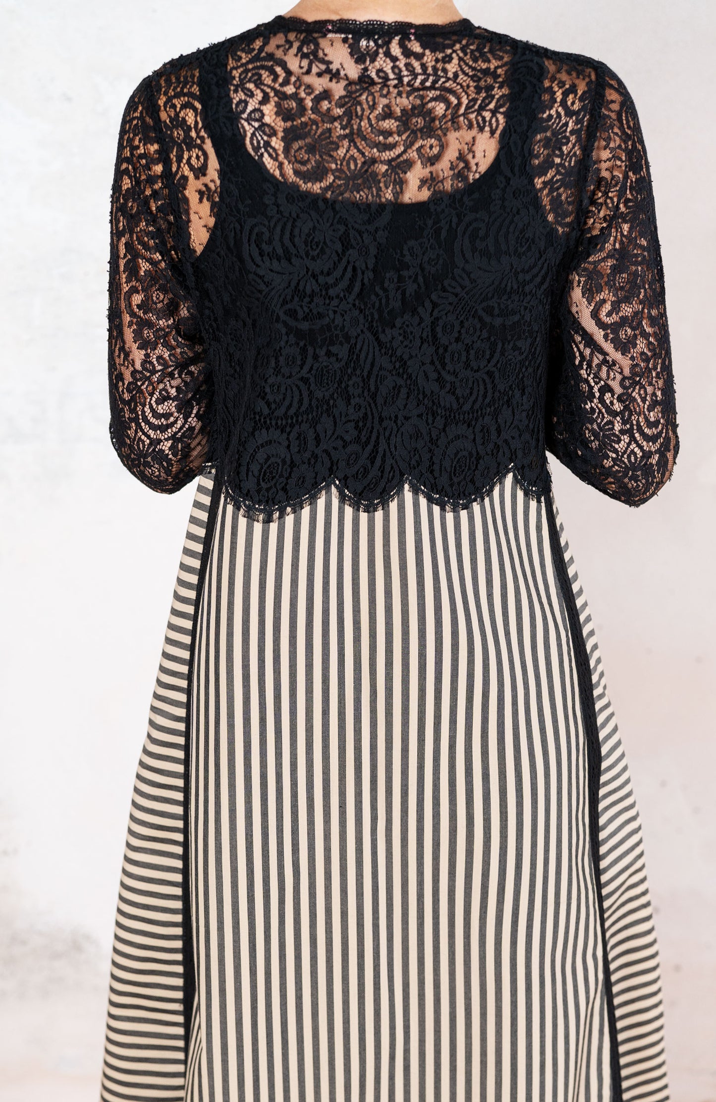LACE&SCARF V-NECK INCROSTATO COAT