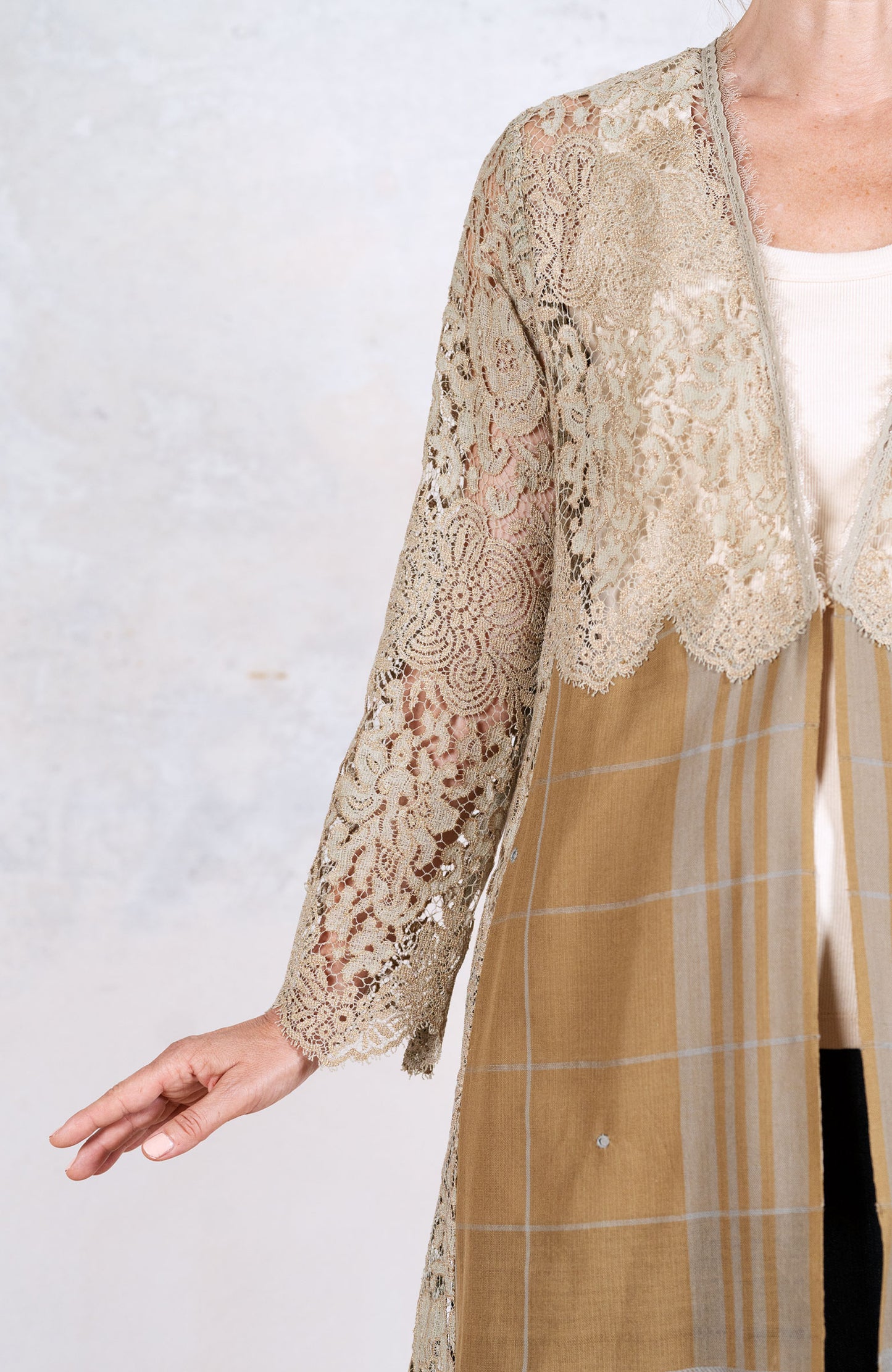 LACE&SCARF V-NECK INCROSTATO COAT