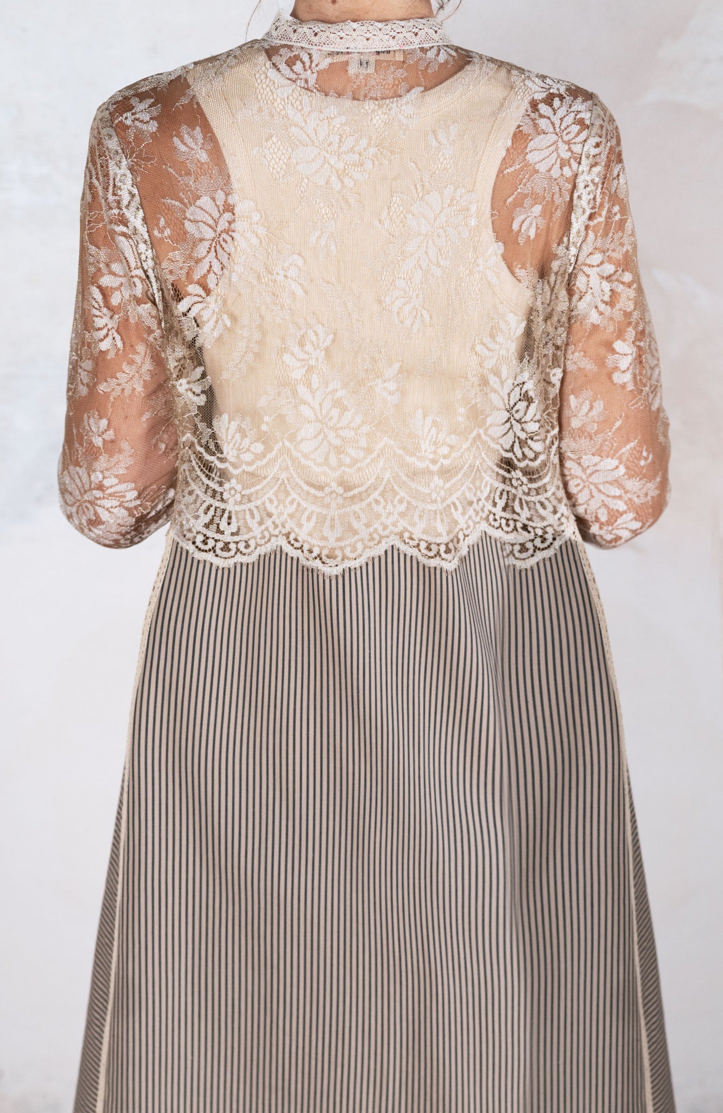 LACE&SCARF V-NECK INCROSTATO COAT