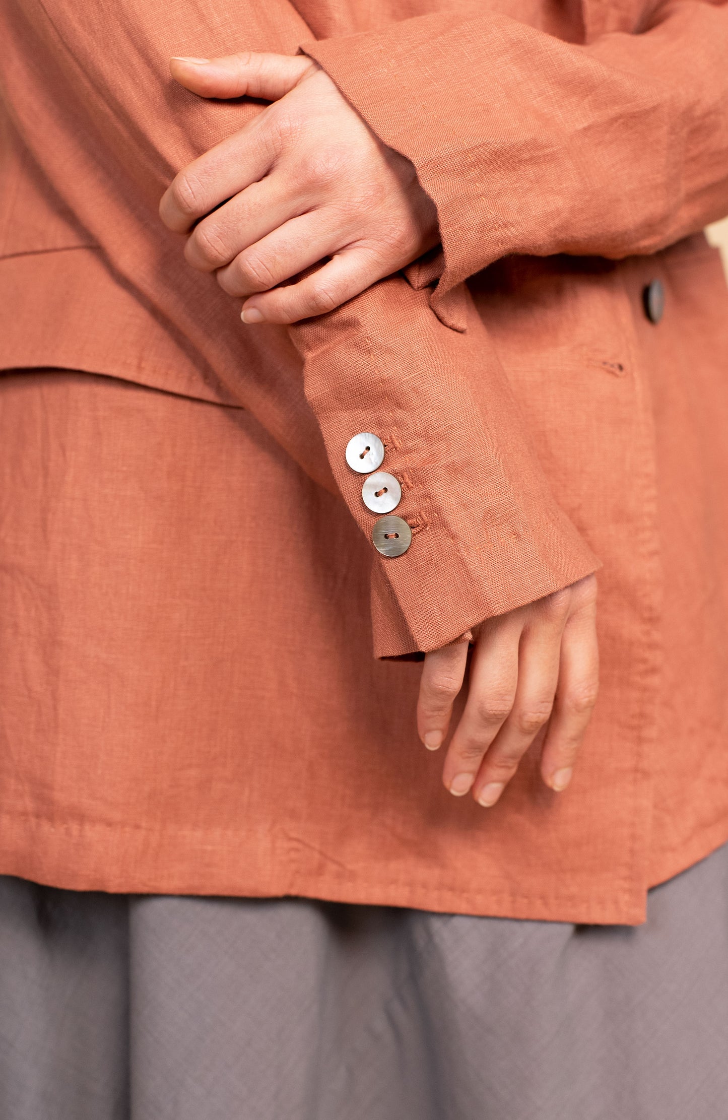 LINEN TRAVEL JACKET