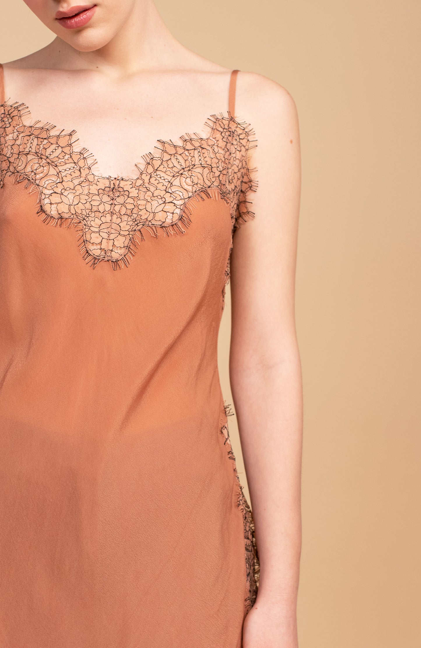 SHORT LACE SOTTOVESTE