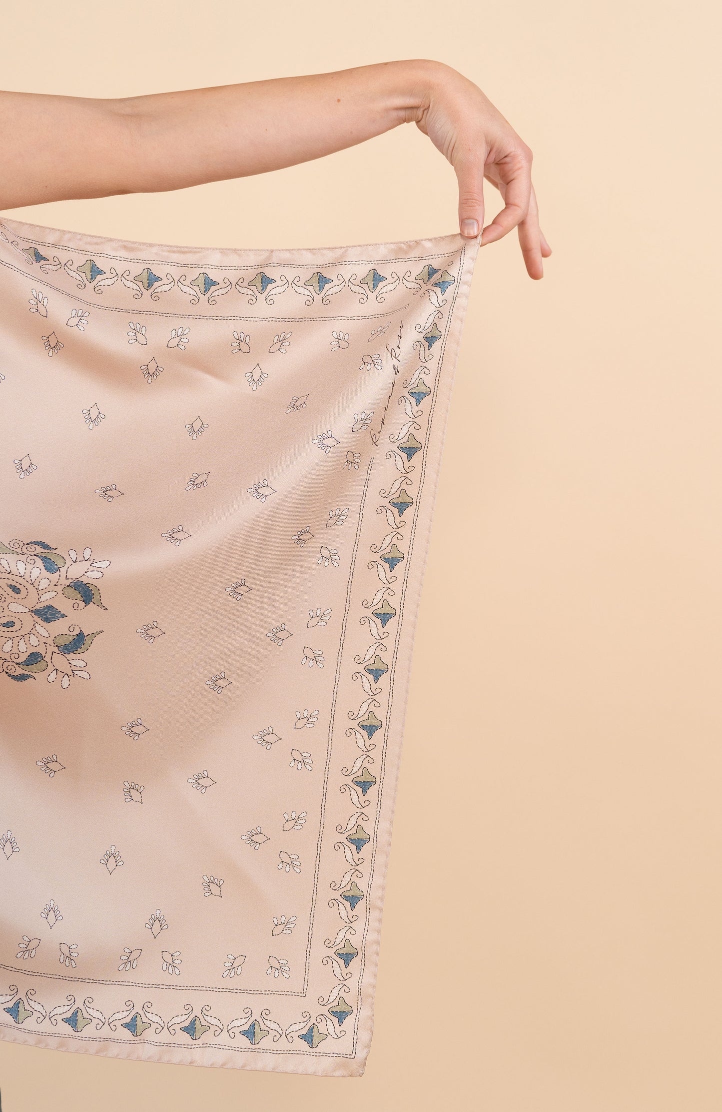 GORGEOUS FOULARD SILK TOP