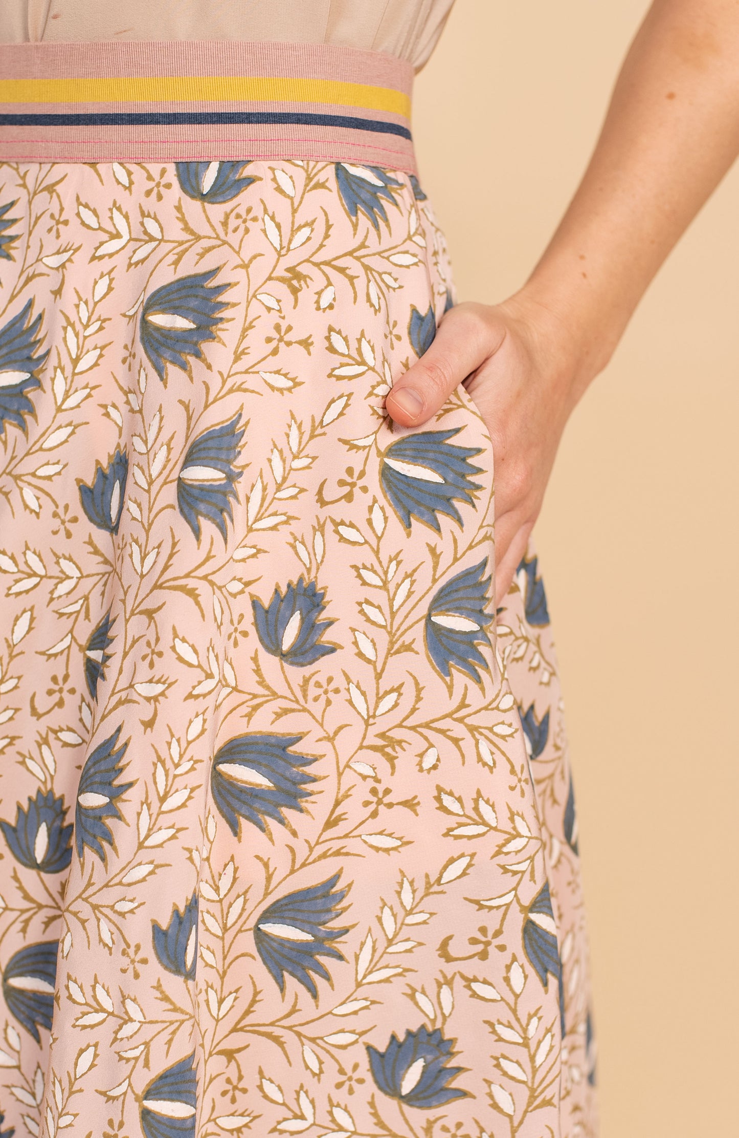 UNIVERSAL SKIRT