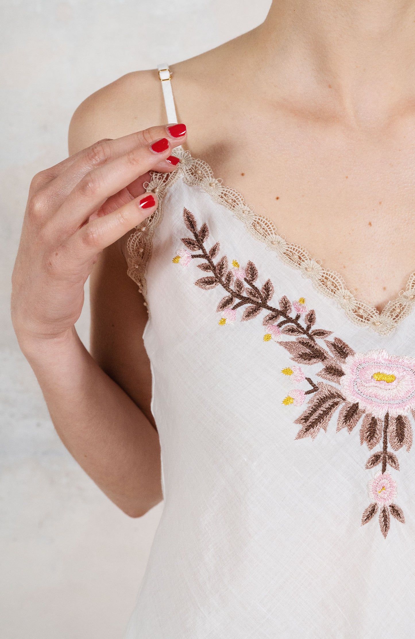 SOTTOVESTE DALLO SCOLLO FIORITO