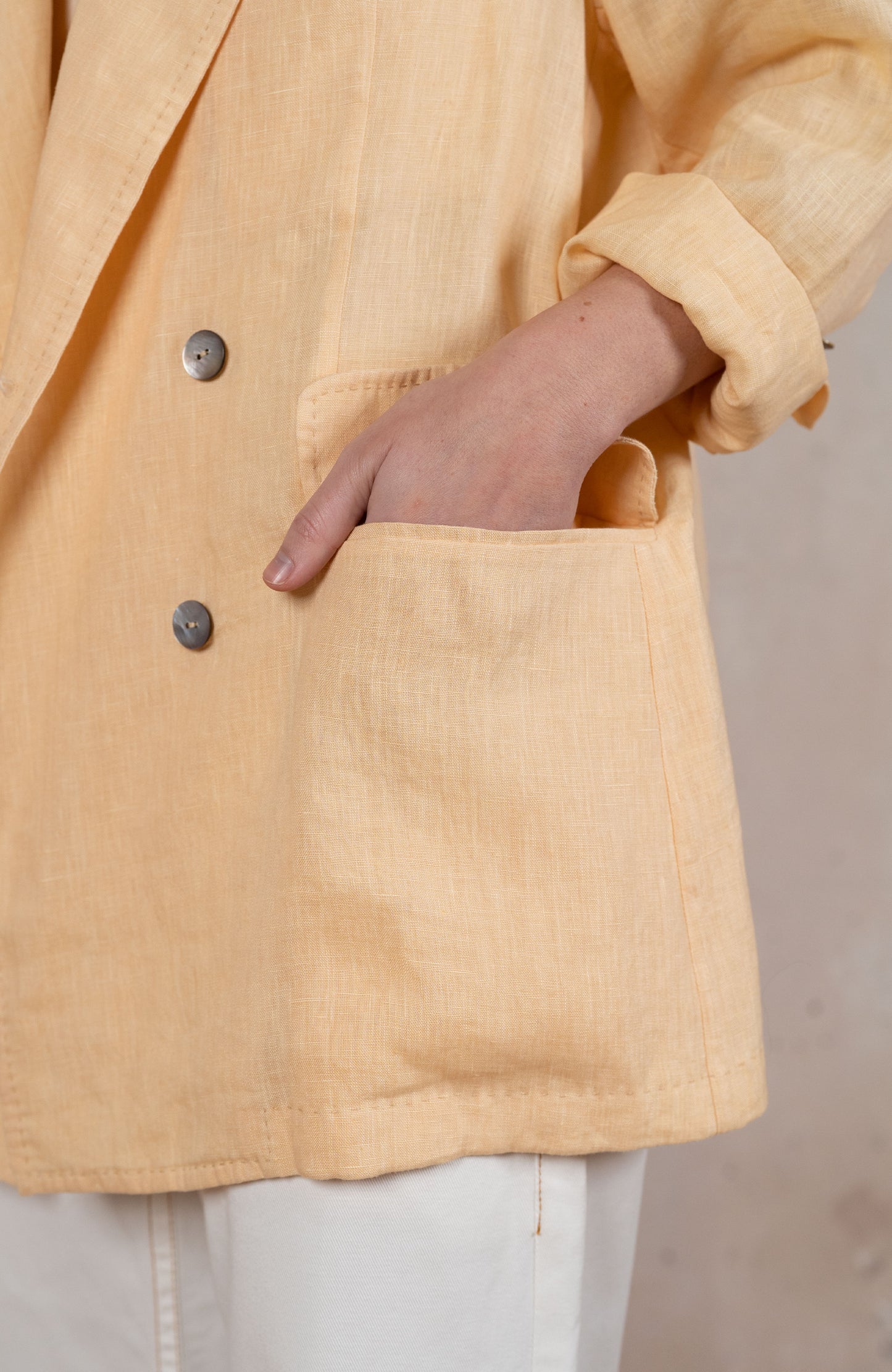 LINEN TRAVEL JACKET
